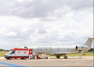 Covid-19: pacientes de Manaus desembarcam no aeroporto de Teresina