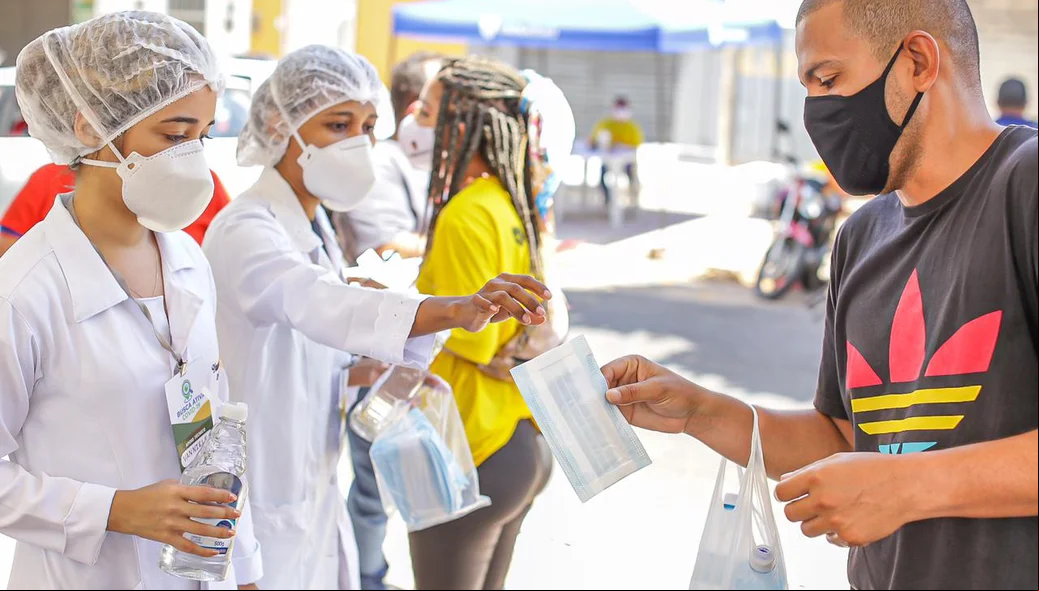 Estudantes chegam ao local de prova do Enem