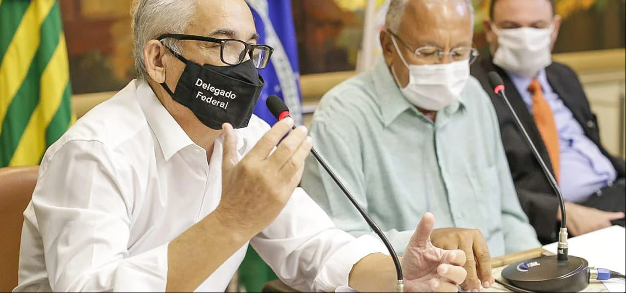 Vice-prefeito Robert Rios em reunião com vereadores