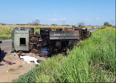 Caminhão onde estavam os militares