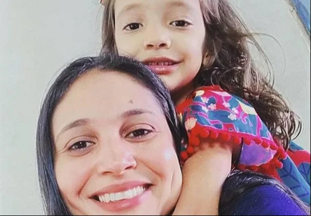 Julianne Bezerra Magalhães e a filha Maria Júlia Bezerra Magalhães