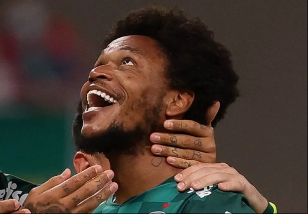 Luiz Adriano em jogo do Palmeidas
