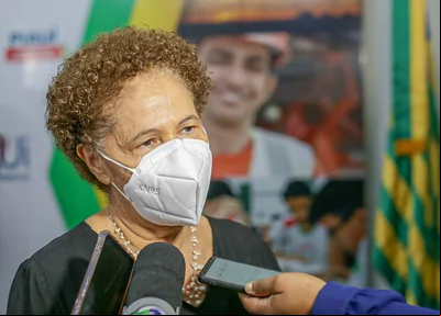 Vice-governadora Regina Sousa