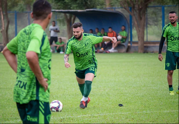 A equipe principal venceu os meninos da base por 4 a 1.