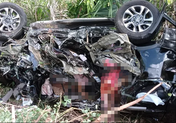 Colisão entre carro e carreta em Bacabal-MA