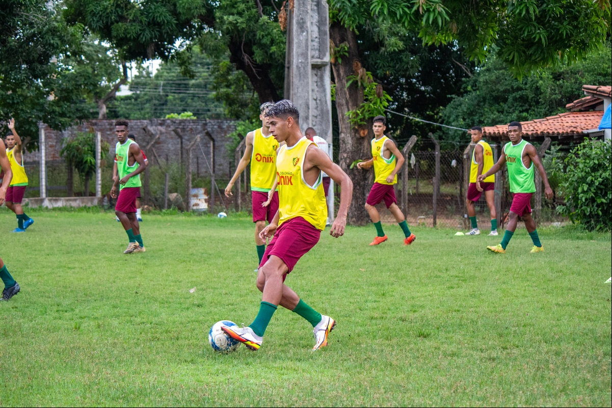 Fluminense retoma atividades.