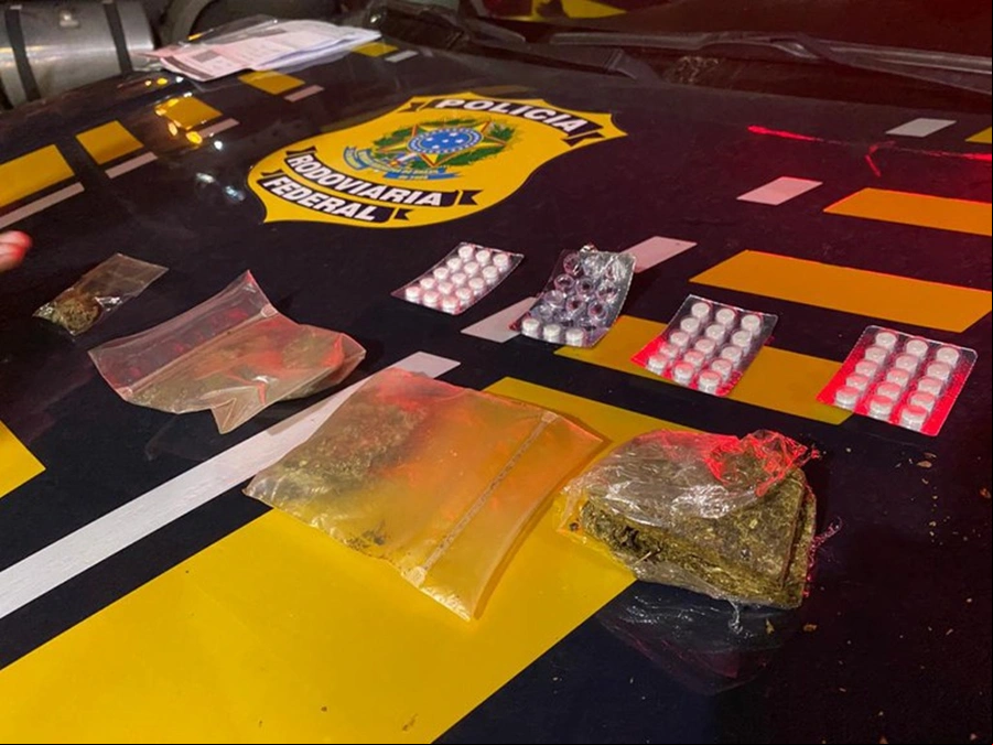 A droga foi apreendida pela Polícia Rodoviária Federal