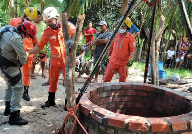 Homem cai dentro de poço em Luís Correia