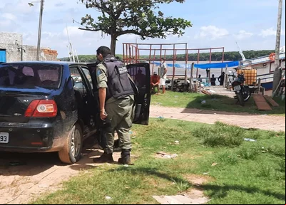 Policiais com Fiat Siena