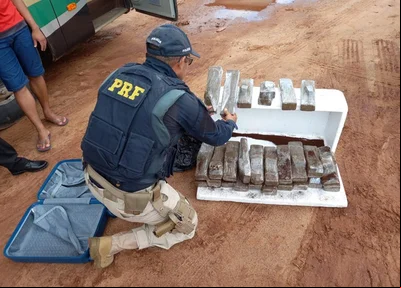 PRF com 26 kg de maconha apreendidos