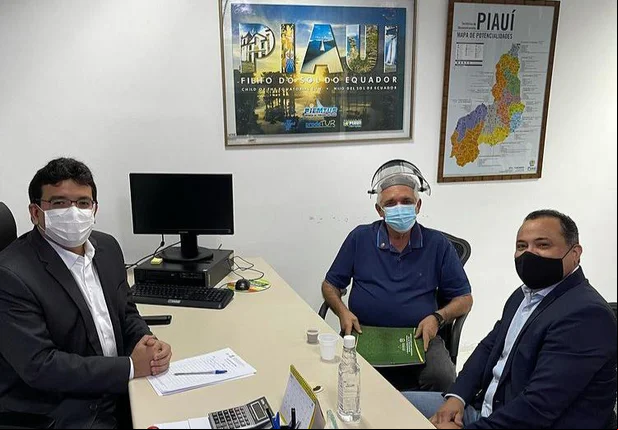Rafael Fonteles ao lado de Themístocles Filho e Evaldo Gomes
