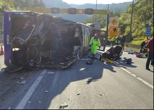 Acidente com o ônbus do time de futsal do Umuarama deixou dois mortos e 20 feridos