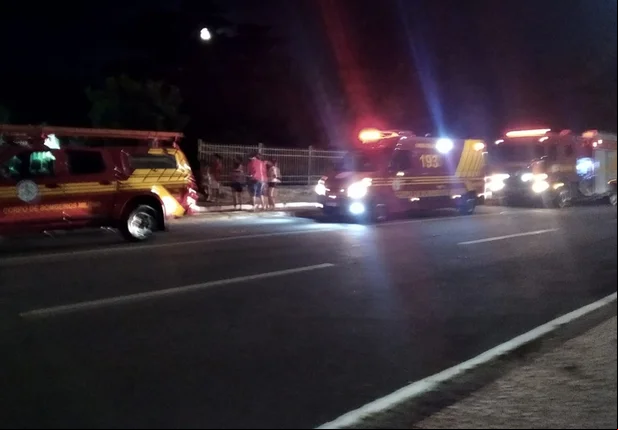 Corpo de Bombeiros em acidente na Avenida Maranhão