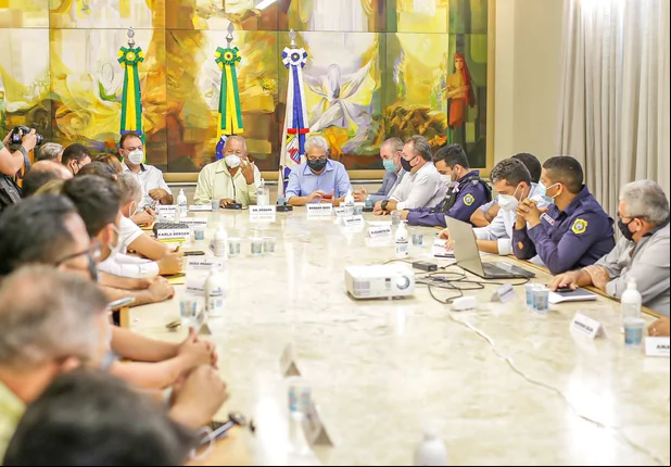 Nixon Frota apresenta plano de proteção para estações de ônibus em Teresina