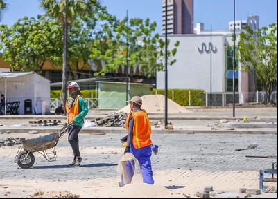 Trabalhadores na obra