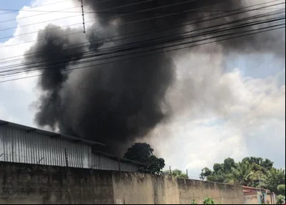 Fogo atinge garagem na zona sul de Teresina