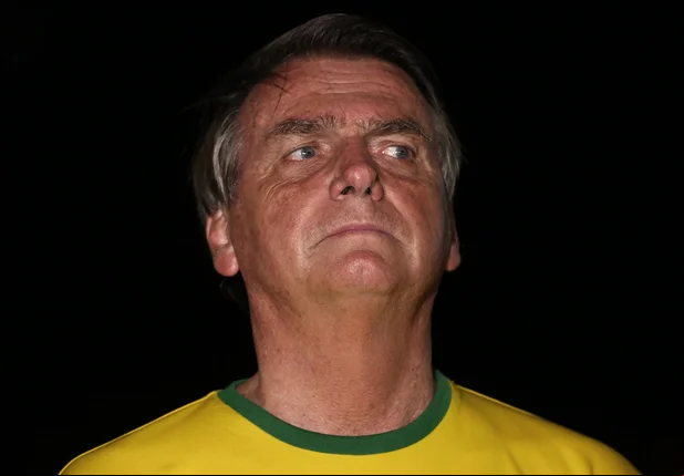 Bolsonaro fala com jornalistas no Palácio da Alvorada