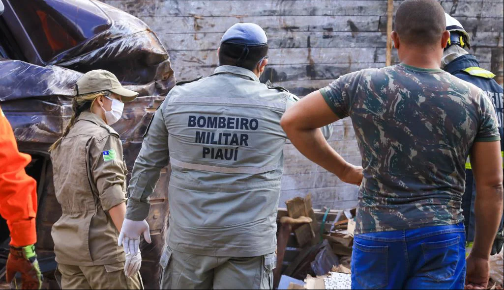 Bombeiros prestaram os primeiros socorros às vítimas