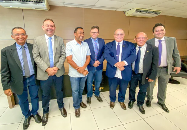 Joel Rodrigues visita vereadores de Teresina