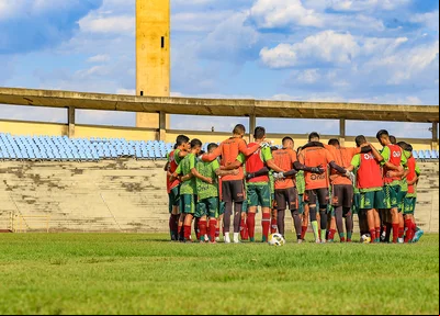 Jogadores do Fluminense-PI sub-20 reunidos