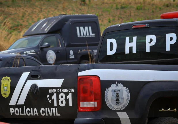 Viaturas do DHPP e IML