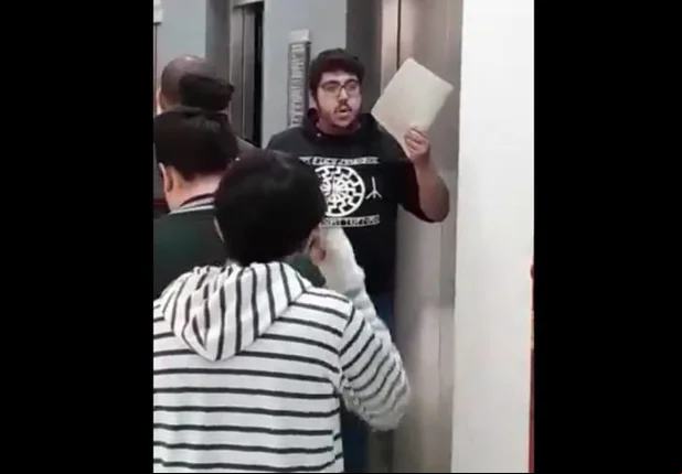 Aluno expulso da UFABC por usar casaco nazista é eleitor do PT
