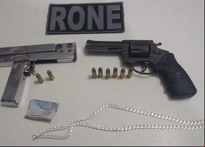 Armas e munições apreendidas pelo RONE no Monte Horebe