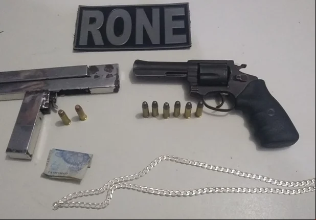 Armas e munições apreendidas pelo RONE no Monte Horebe