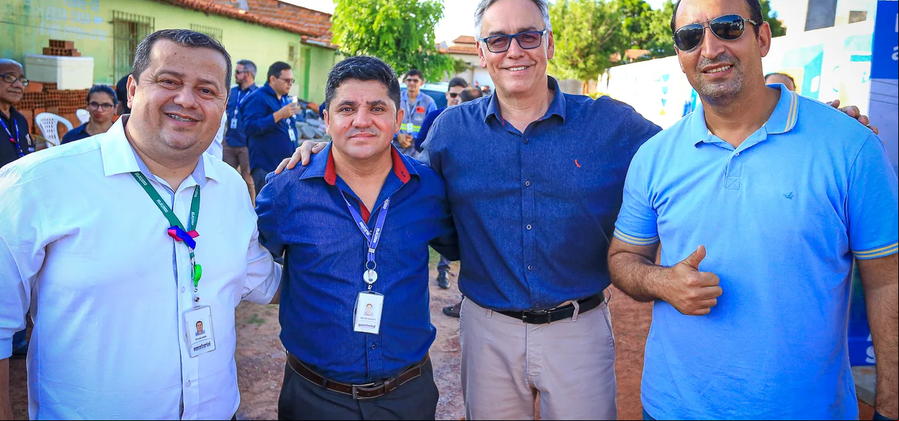 Cosme Cesário ao lado de colaboradores da Equatorial