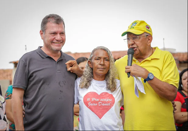Dr. Pessoa entrega reforma de quadra esportiva na Vila Wall Ferraz