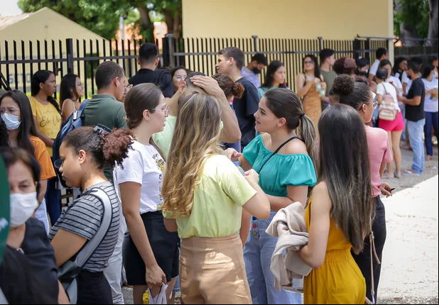 Estudantes aguardam para o primeiro dia de provas do Enem