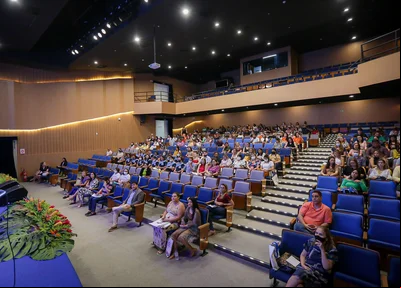 Público presente no auditório