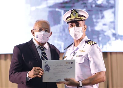 Capitão José Eduardo é agraciado com diploma e medalha