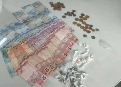 Drogas e dinheiro apreendidos