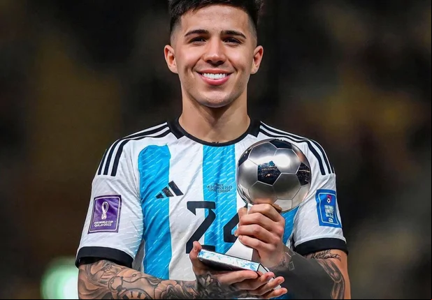 Enzo Fernández levou o prêmio de melhor jogador jovem da Copa do Mundo