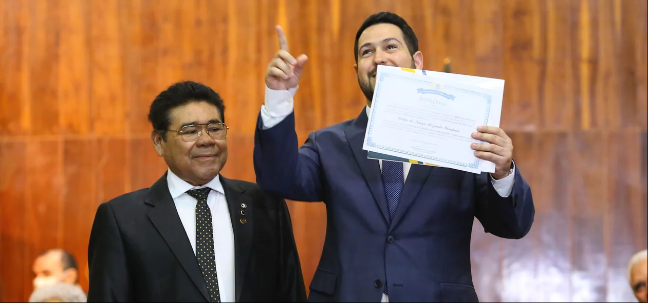 Felipe Sampaio é diplomado