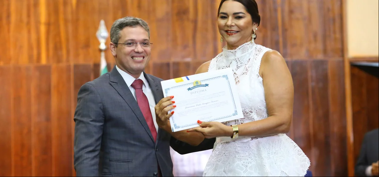 Janainna Marques é diplomada