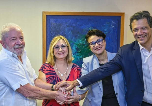 Lula anuncia presidentes do BB e da Caixa