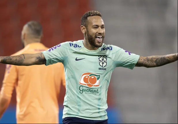 Neymar em treino da seleção brasileira
