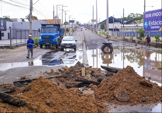 Obra na Av. dos Expedicionários
