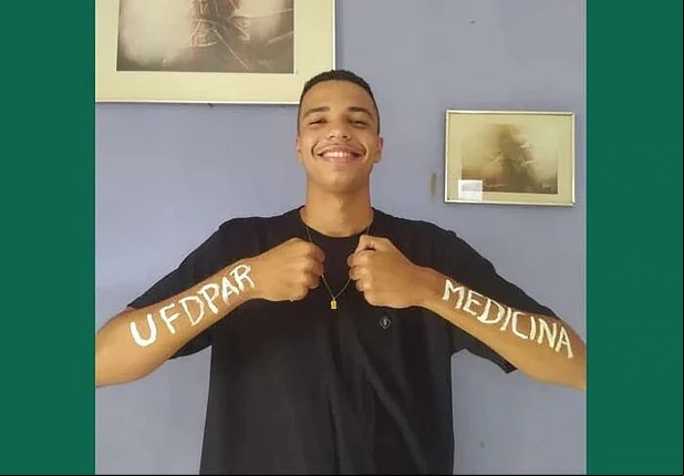 Estudante aprovado no curso de medicina