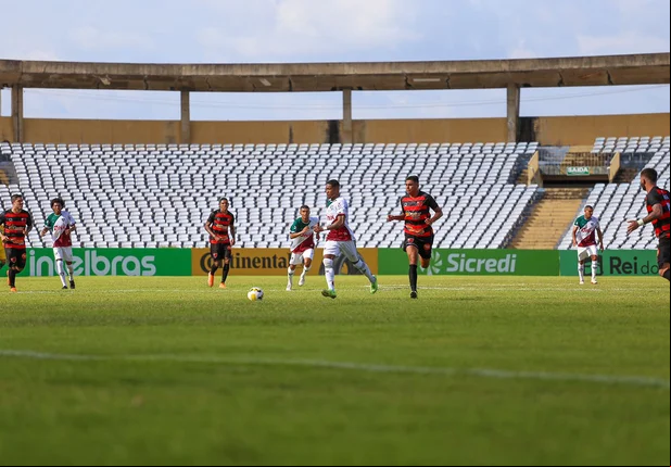 Jogo entre Fluminense do Piauí e Oeste