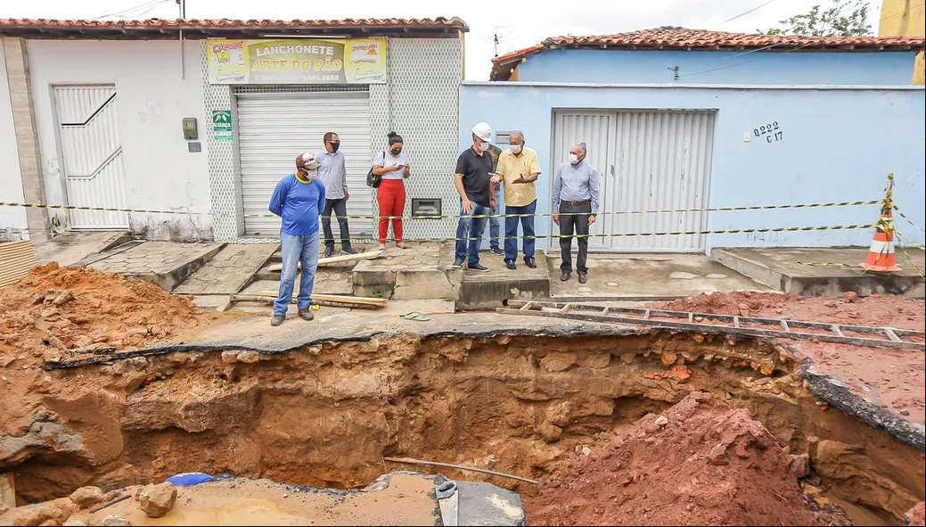Cratera se abriu com as fortes chuvas dos últimos dias na capital