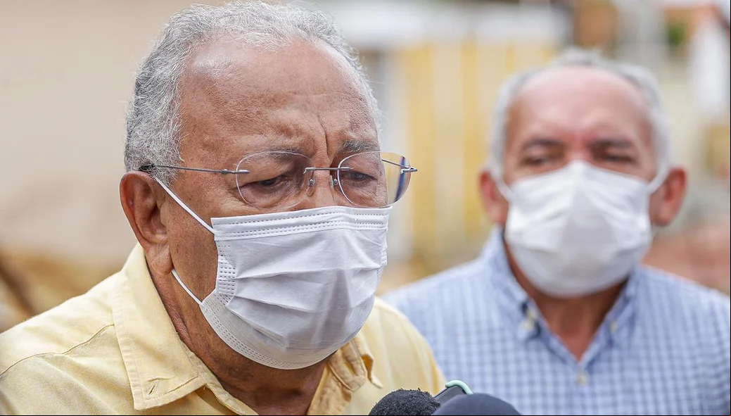 Dr. Pessoa visita obra da galeria no Dirceu
