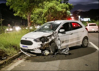 Ford Ka com a lateral destruída