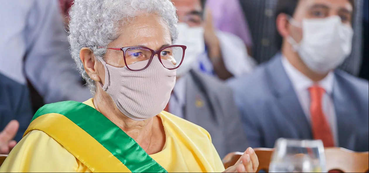 Governadora Regina Sousa