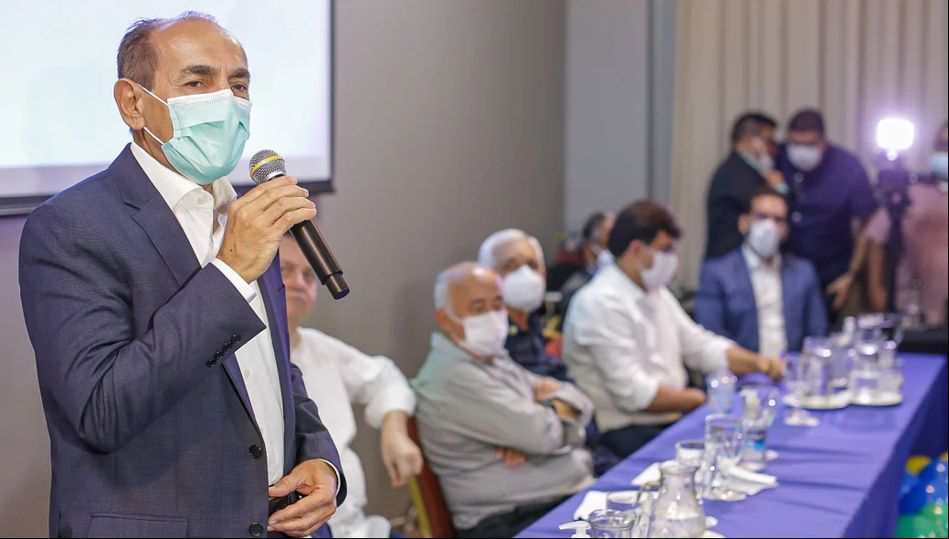 Marcelo Castro discursa em evento do PSD