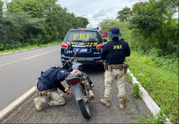 Motocicleta apreendida pela PRF em Nazaré do Piauí