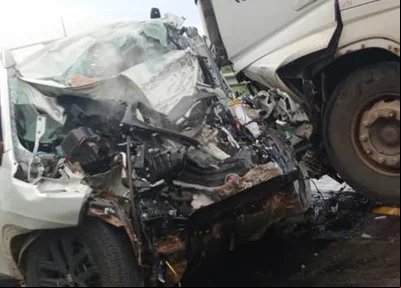 Pai e filho morrem em colisão entre carro e carreta no Sul do Piauí