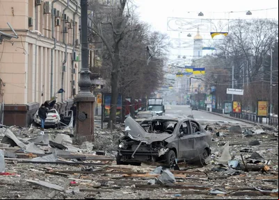 Rua na região central de Kharkiv, na Ucrânia; China indicou mudança de tom sobre guerra na Ucrânia e se diz preocupada com civis